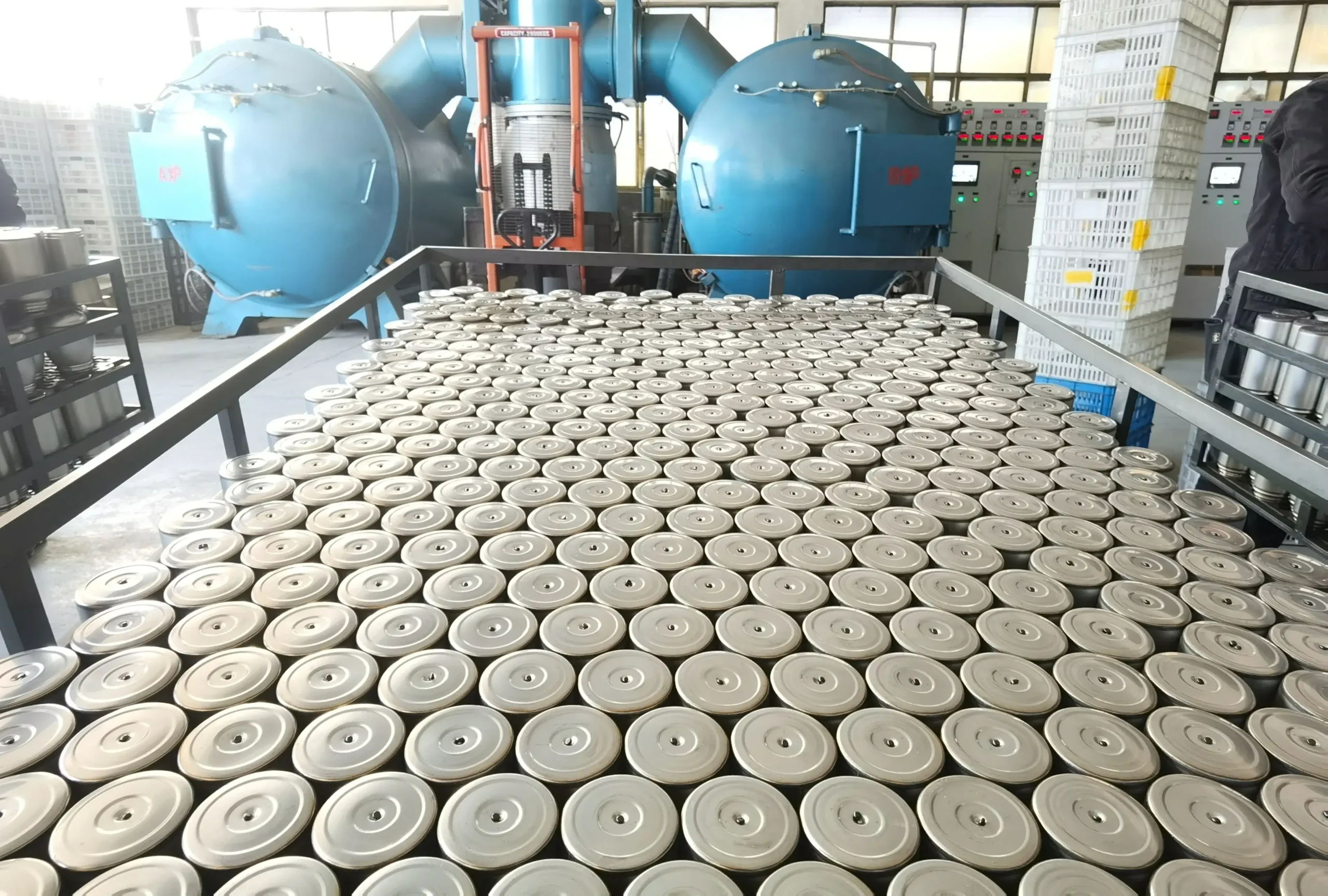 Vacuum testing machine sealing Hydro Flask bottle