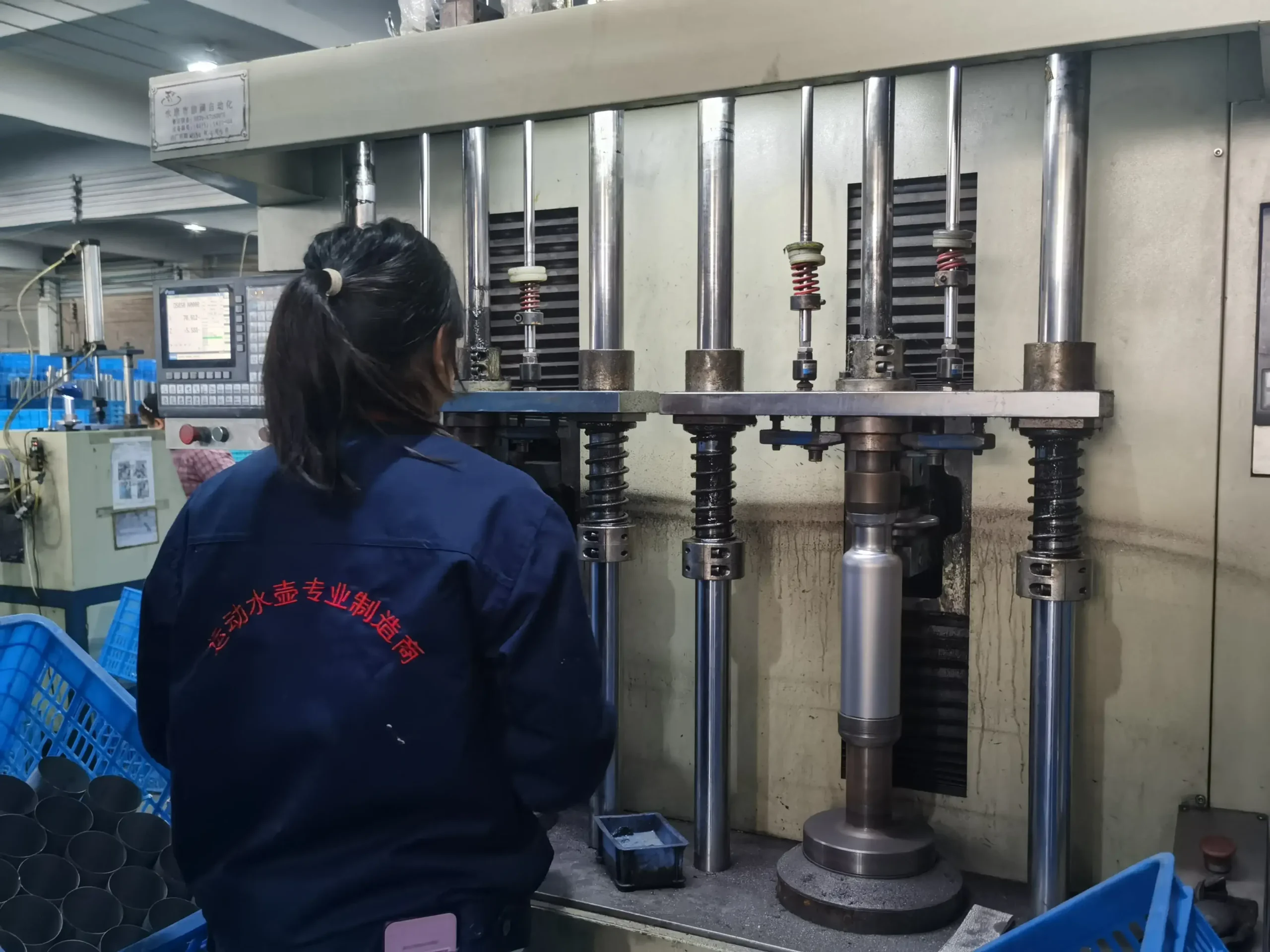 Machines deep drawing and stretch forming steel